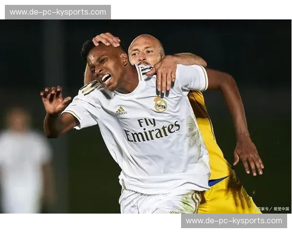 绿茵场上的“草根之魂”：卢高与艾科坎的铁血博弈，不仅仅是足球